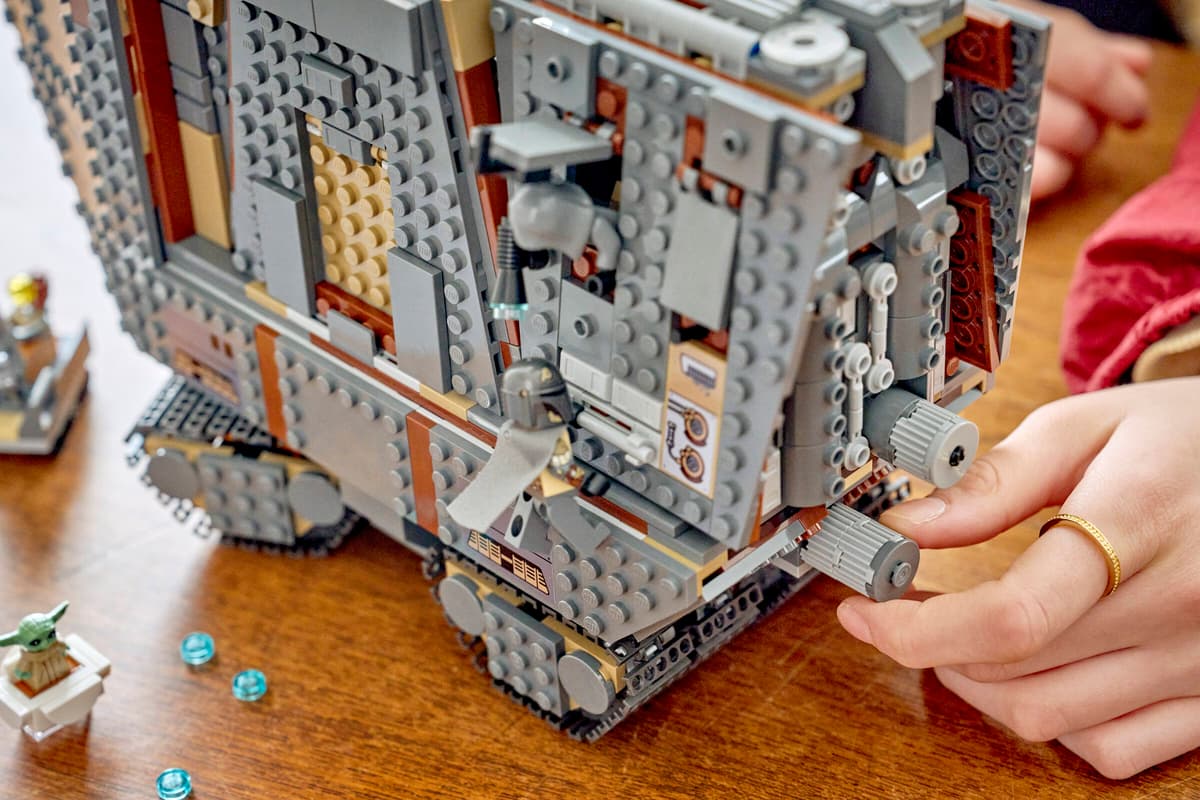 LEGO® | Star Wars: Offworld Sandcrawler and Mudhorn (75453)
