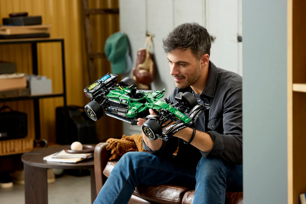 LEGO® | Technic: Aston Martin Aramco AMR25 F1® Car (42240)