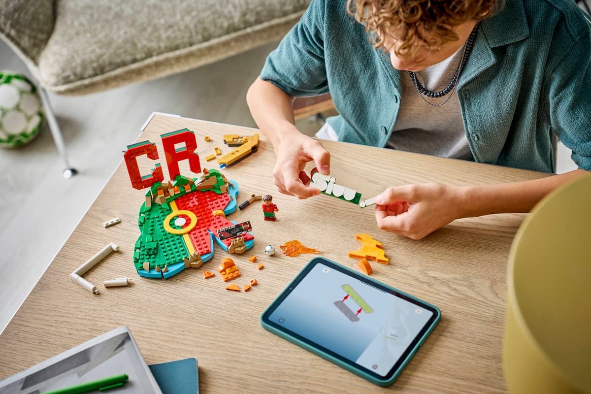 LEGO® | Editions: Cristiano Ronaldo - Soccer Highlights (43012)