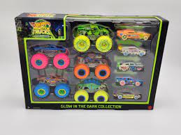 Hot Wheels Monster Trucks Glow in the Dark (10 Pack)