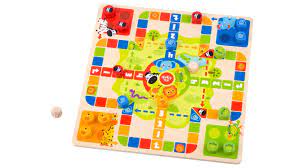 WOODEN SNAKES & LADDERS / CHESS